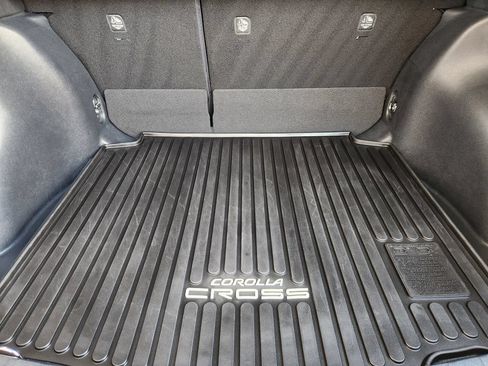 Used 2025 Toyota Corolla Cross XLE w/ Convenience Package FWD image 33