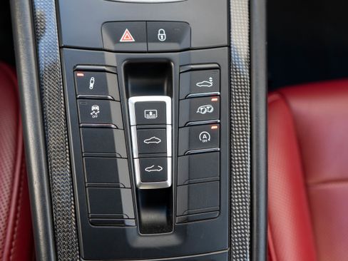 Used 2017 Porsche 911 Carrera 4S image 23