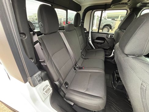 Used 2022 Jeep Gladiator Sport image 30