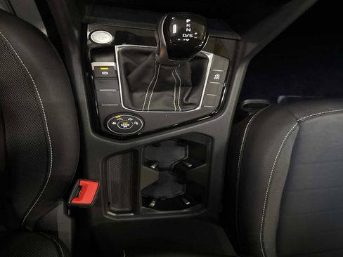 Certified 2024 Volkswagen Taos SE image 15