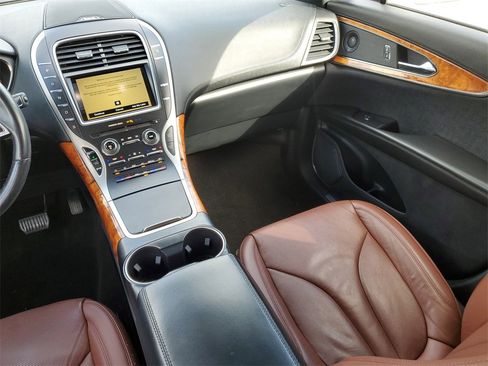 Used 2019 Lincoln Nautilus Reserve image 16