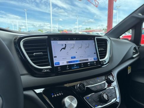 New 2026 Chrysler Voyager LX image 16