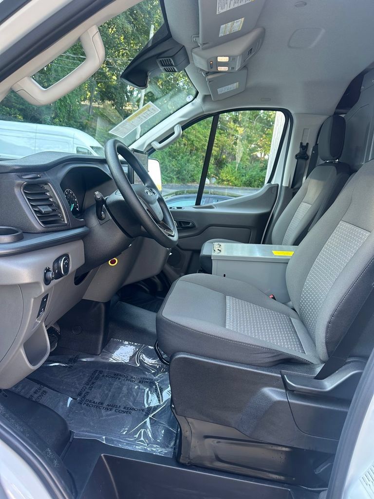 Used 2024 Ford E-Transit Low Roof RWD image 12