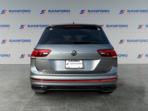Used 2023 Volkswagen Tiguan SE R-Line AWD/4WD image 4