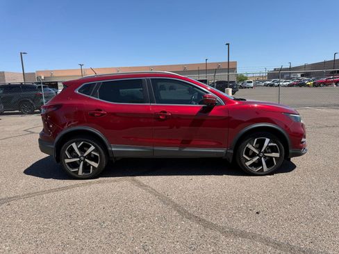 Used 2021 Nissan Rogue Sport SL w/ Premium Package FWD image 4