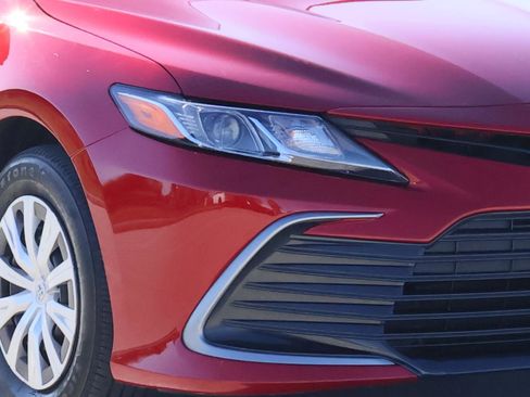 Used 2023 Toyota Camry LE image 7