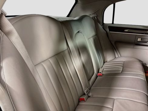 Used 2007 Lincoln Town Car Signature RWD image 24