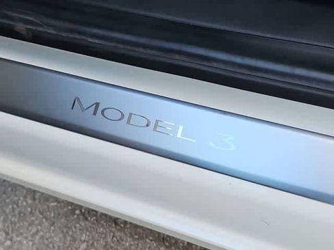 Used 2019 Tesla Model 3 Standard Range Plus image 12