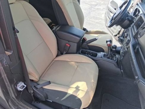 Used 2019 Jeep Wrangler Sport AWD/4WD image 28