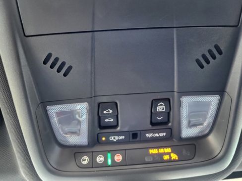 Used 2022 Chevrolet Equinox RS w/ RS Leather Package image 42