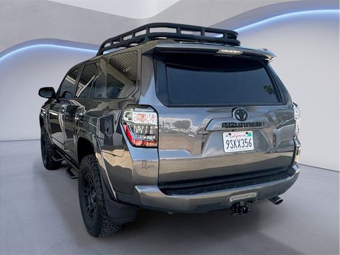 Used 2022 Toyota 4Runner SR5 AWD/4WD image 4