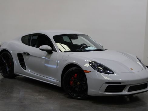 Used 2019 Porsche 718 Cayman S RWD image 2