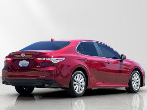 Used 2020 Toyota Camry LE FWD image 3