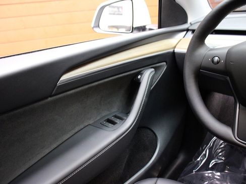 Used 2023 Tesla Model Y Long Range image 44