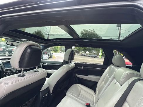 Used 2014 Kia Sorento SX w/ 3rd Row Package image 11