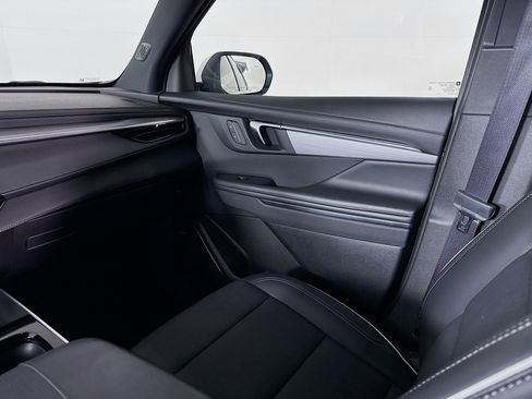 Used 2025 Buick Enclave Preferred image 28