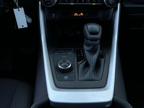 Used 2025 Toyota RAV4 LE image 20