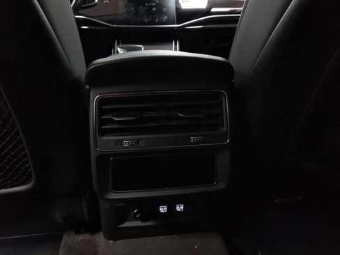 Used 2019 Audi Q8 Premium Plus w/ Premium Plus image 23