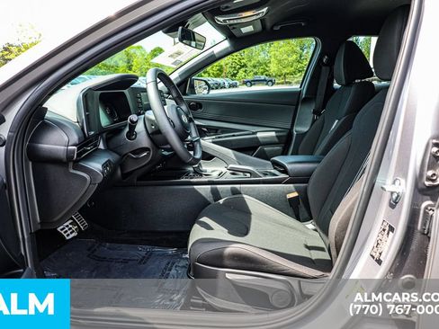Used 2025 Hyundai Elantra Sport FWD image 18