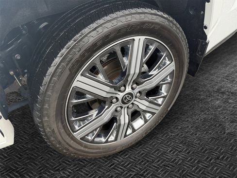 Used 2023 Toyota Sequoia Capstone image 11