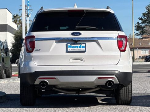 Used 2017 Ford Explorer XLT w/ Equipment Group 202A image 9