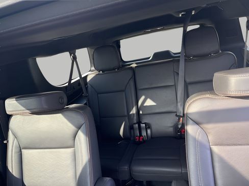 Used 2023 Chevrolet Suburban High Country image 15