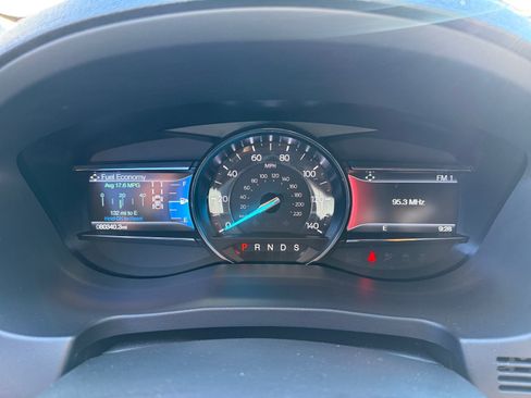 Used 2018 Ford Explorer XLT w/ Equipment Group 202A FWD image 11
