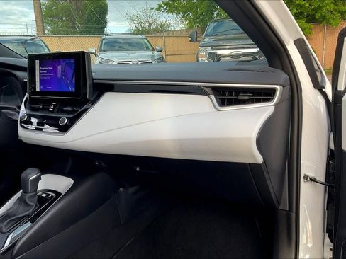 Used 2026 Toyota Corolla SE image 18