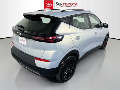 Used 2023 Chevrolet Bolt EUV LT w/ Convenience Package image 4