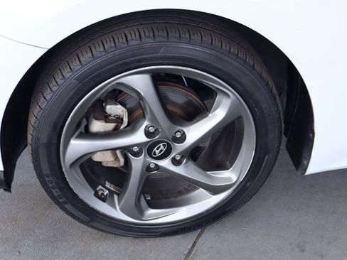 Used 2020 Hyundai Veloster 2.0 image 39