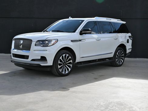 Used 2023 Lincoln Navigator Reserve RWD image 4