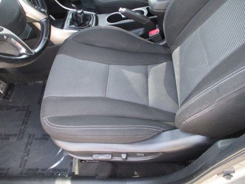 Used 2016 Hyundai Elantra GT FWD image 5