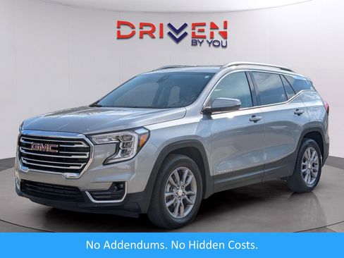 Used 2024 GMC Terrain SLT image 1