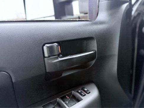 Used 2012 Toyota Tundra 4x4 CrewMax image 14