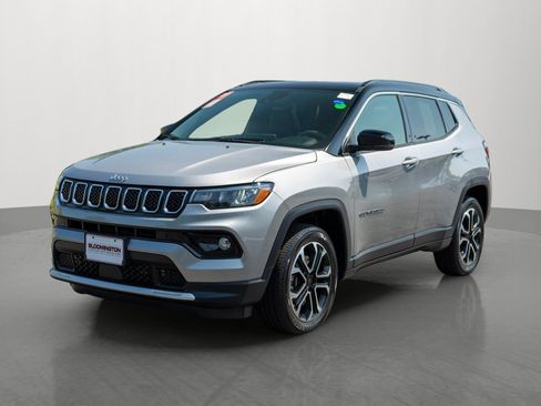 Used 2023 Jeep Compass Limited w/ Sun and Sound Group AWD/4WD image 3