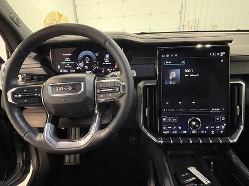 Used 2025 GMC Acadia Elevation image 39