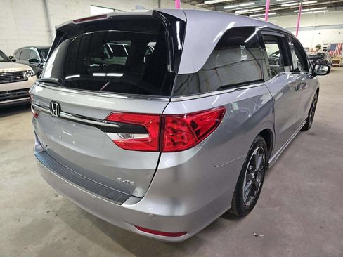 Used 2024 Honda Odyssey Elite image 3