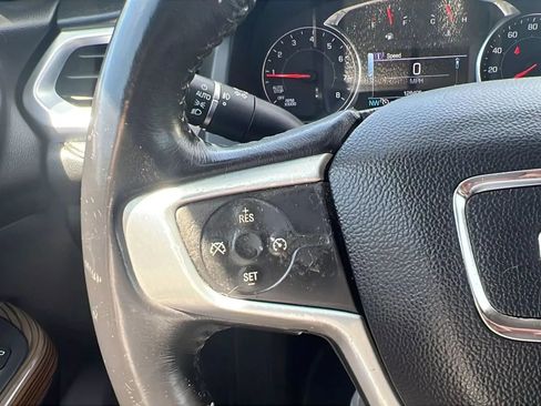 Used 2017 GMC Acadia SLE image 16