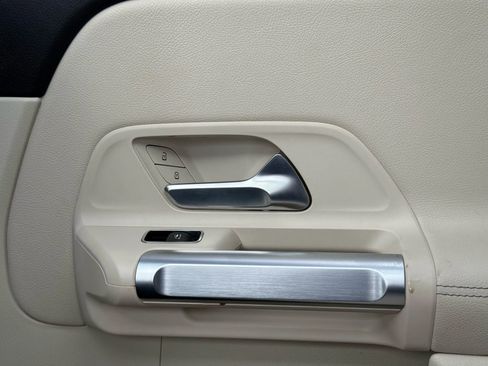 Used 2020 Mercedes-Benz GLB 250 4MATIC image 35