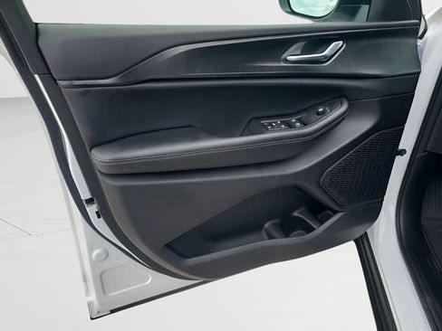 New 2025 Jeep Grand Cherokee L Laredo image 41