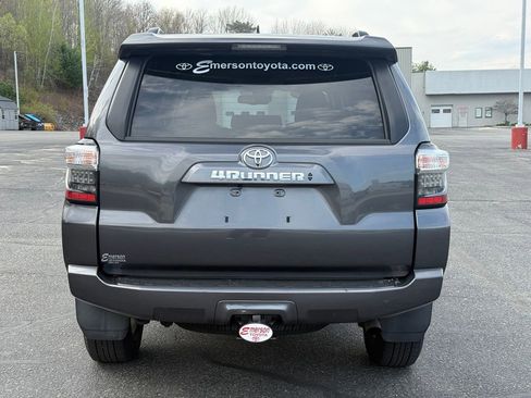 Used 2022 Toyota 4Runner SR5 AWD/4WD image 4
