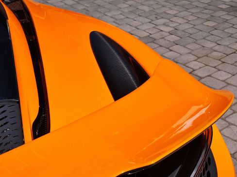 Used 2024 McLaren 750S RWD image 17