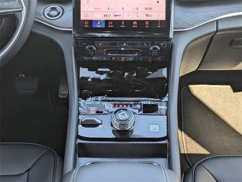 New 2025 Jeep Grand Cherokee Limited image 19