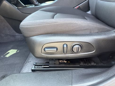Used 2025 Chevrolet Malibu LT FWD image 19