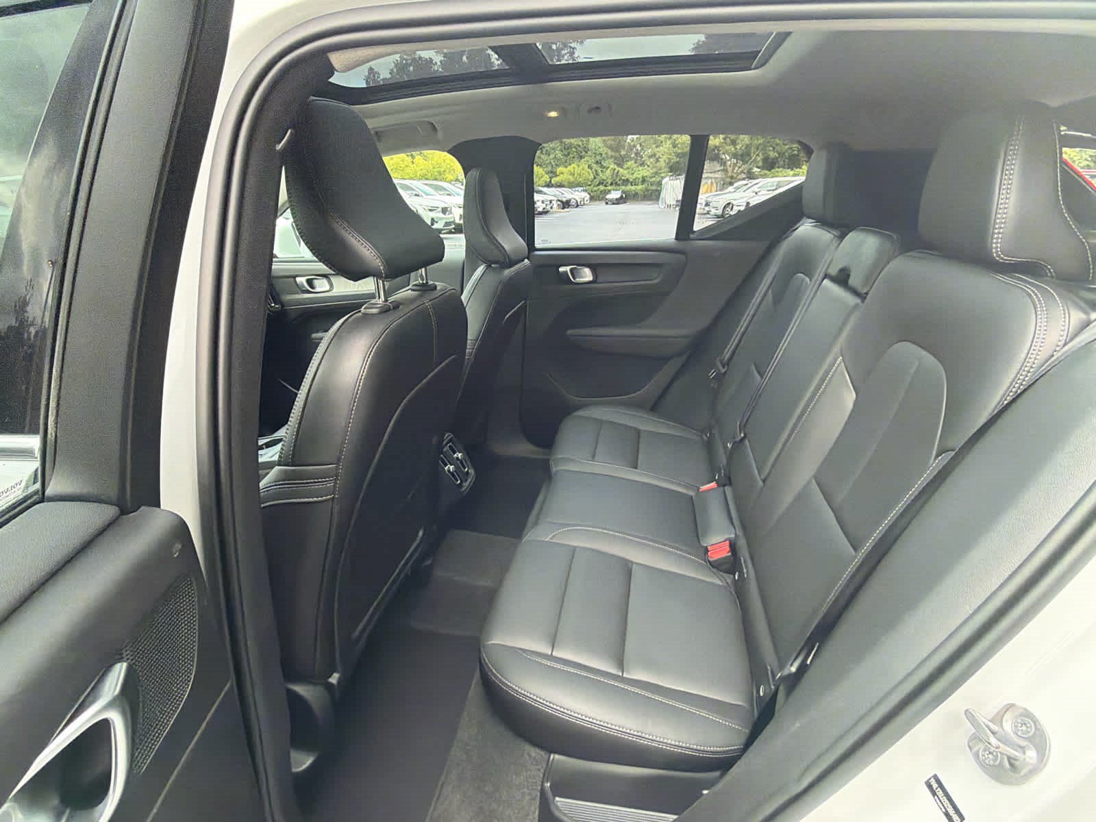 Used 2025 Volvo XC40 B5 Core AWD/4WD image 24