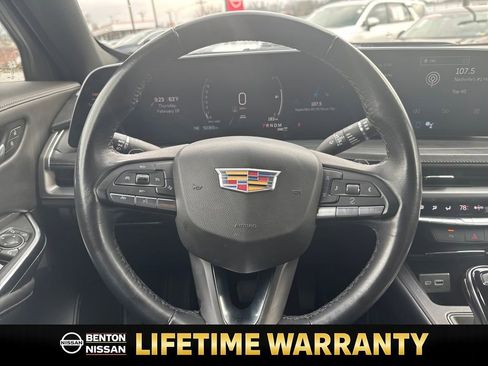Used 2024 Cadillac XT4 Premium Luxury image 15