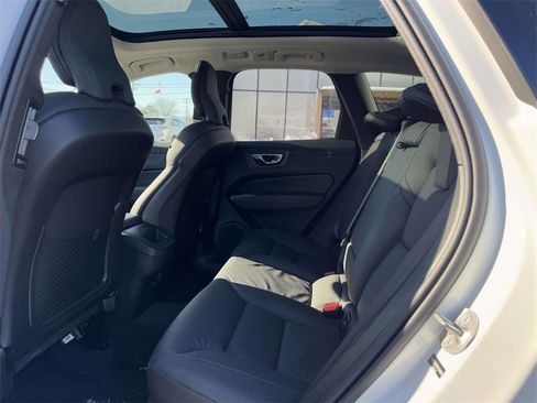 Certified 2025 Volvo XC60 B5 Plus image 9