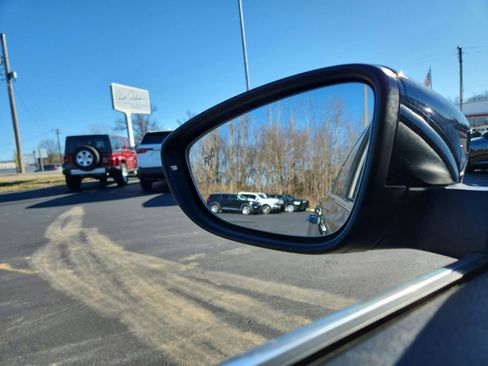 Used 2022 Volkswagen Passat 2.0T SE image 12