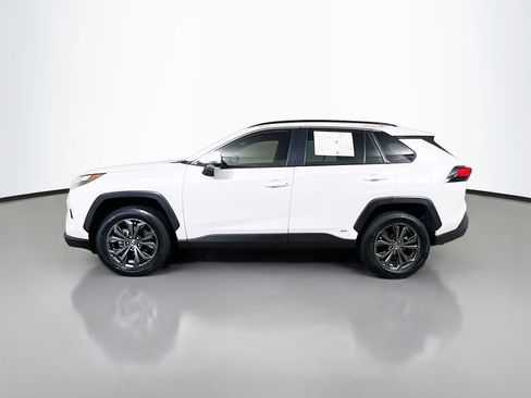Used 2022 Toyota RAV4 XLE Premium AWD/4WD image 9