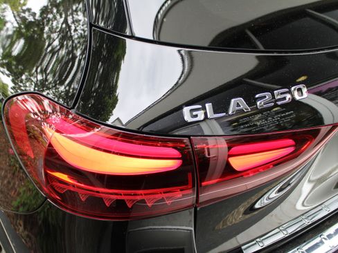 Used 2025 Mercedes-Benz GLA 250 4MATIC image 13